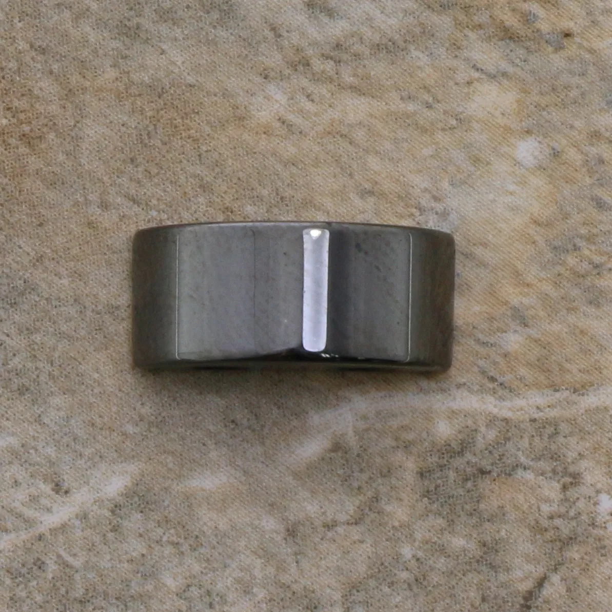 6X13mm Magnetic Spacer 2-Hole Half Moon SPMG03