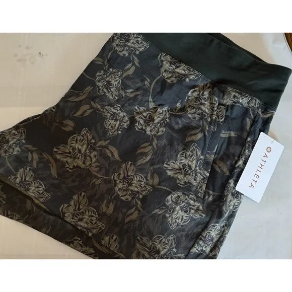 Athleta Trekkie‎ North Printed Short Womens PLUS Size 26 Firma Olive NWT