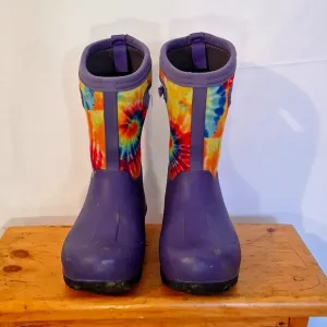 Bogs Insulated Neo Classic Rainboot Girl 2 Purple and Rainbow Tye Die