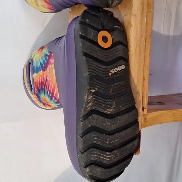 Bogs Insulated Neo Classic Rainboot Girl 2 Purple and Rainbow Tye Die