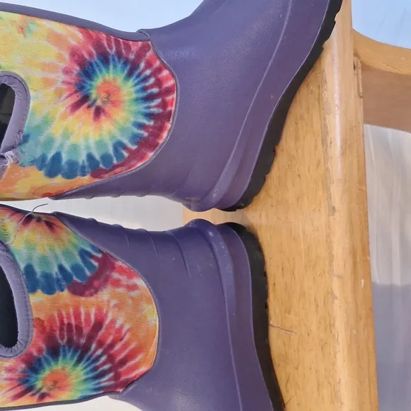 Bogs Insulated Neo Classic Rainboot Girl 2 Purple and Rainbow Tye Die