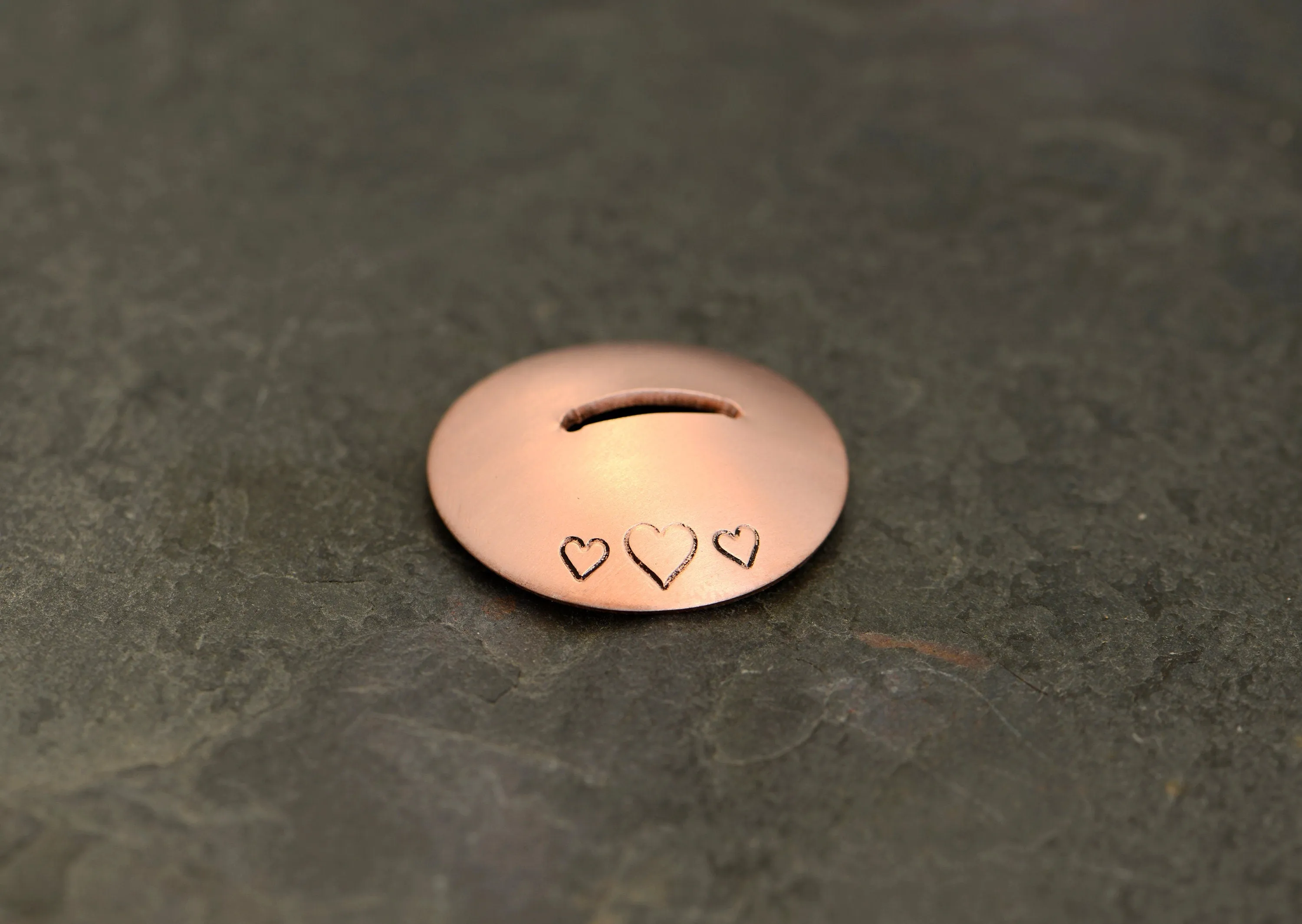 Golf Ball Marker Stand with Hearts in Copper
