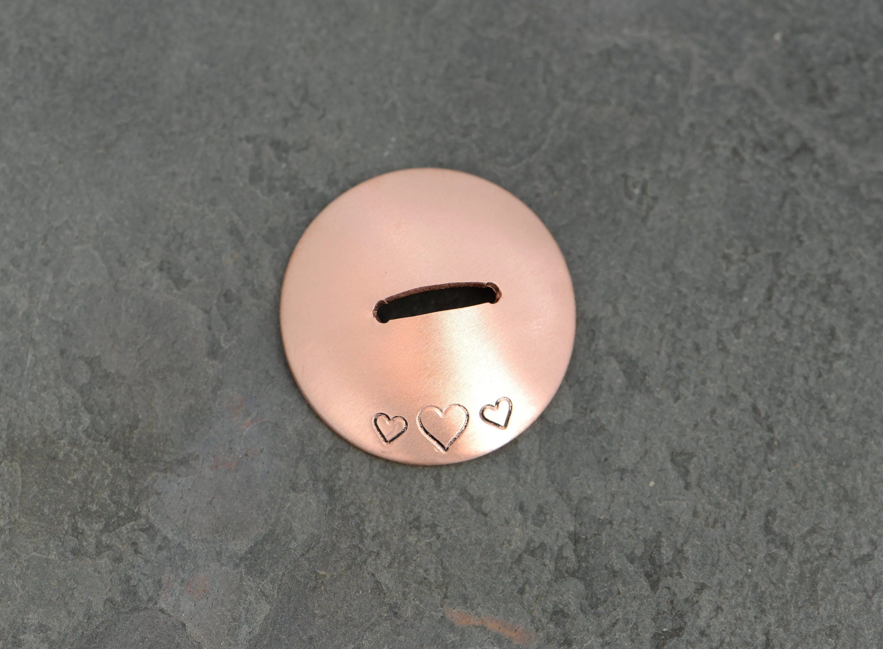 Golf Ball Marker Stand with Hearts in Copper