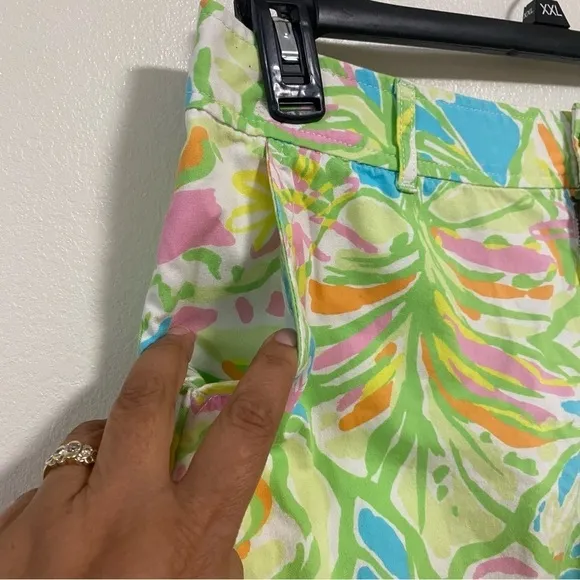 Lilly Pulitzer Shorts Women’s Size 6 Elephant Ear Print Buttercup Scallop Shorts