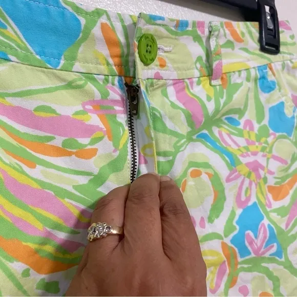 Lilly Pulitzer Shorts Women’s Size 6 Elephant Ear Print Buttercup Scallop Shorts
