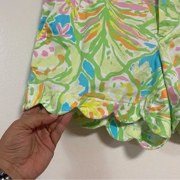 Lilly Pulitzer Shorts Women’s Size 6 Elephant Ear Print Buttercup Scallop Shorts