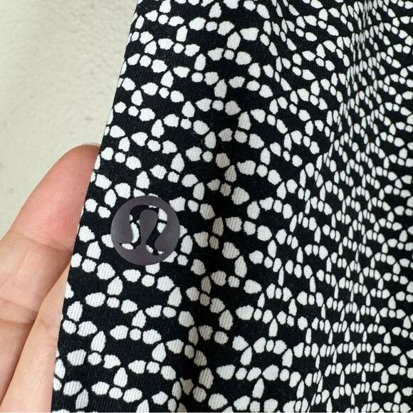 Lululemon On The Fly Short 2.5 Monochromic Black Geo Print Activewear Gym 8