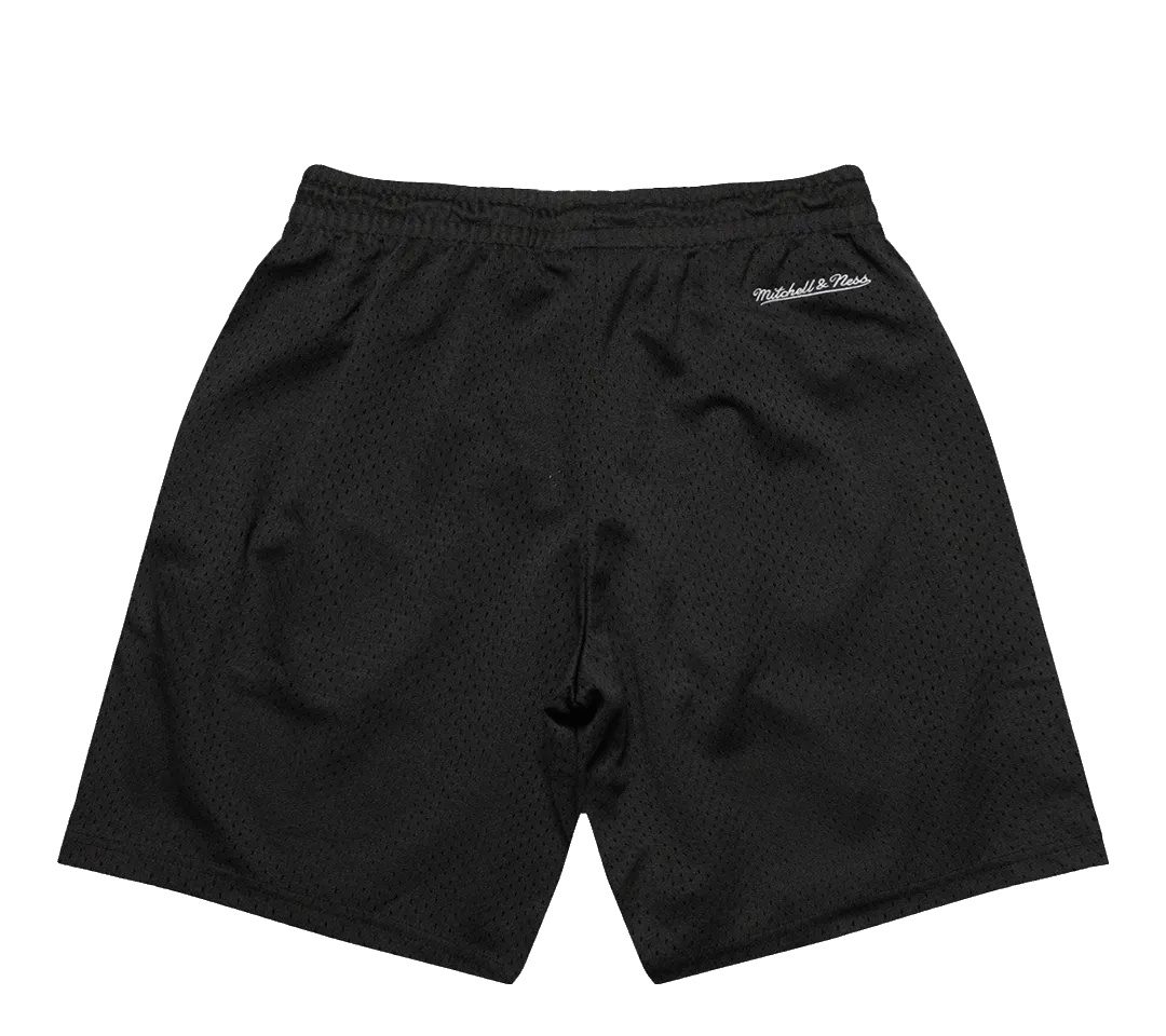 Mitchell & Ness Cavs 16 mesh shorts
