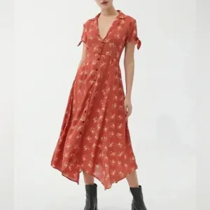 NWT Urban Outfitters Small Elle Floral Midi Dress in Red