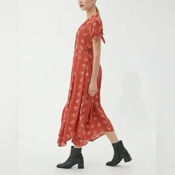 NWT Urban Outfitters Small Elle Floral Midi Dress in Red