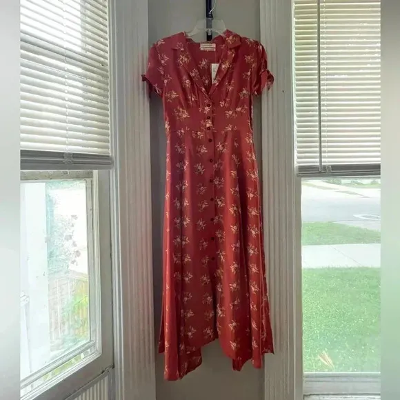 NWT Urban Outfitters Small Elle Floral Midi Dress in Red
