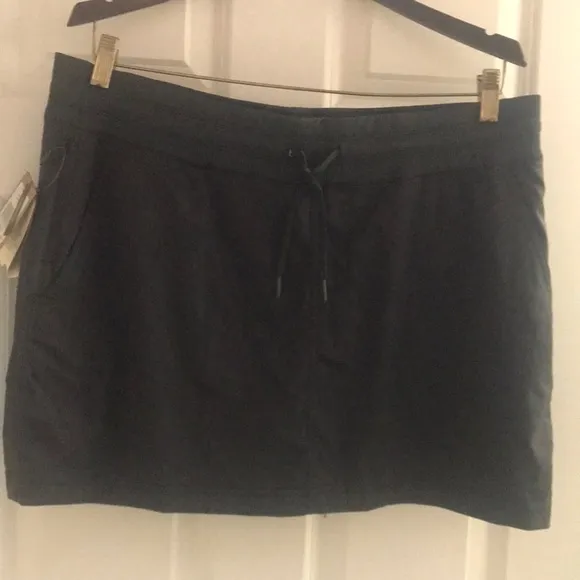 The North Face Athletic/Athleisure Skort, NWT!