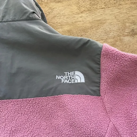 The North Face Women’s Sz S Pink/Gray‎ Polartec Denali Jacket