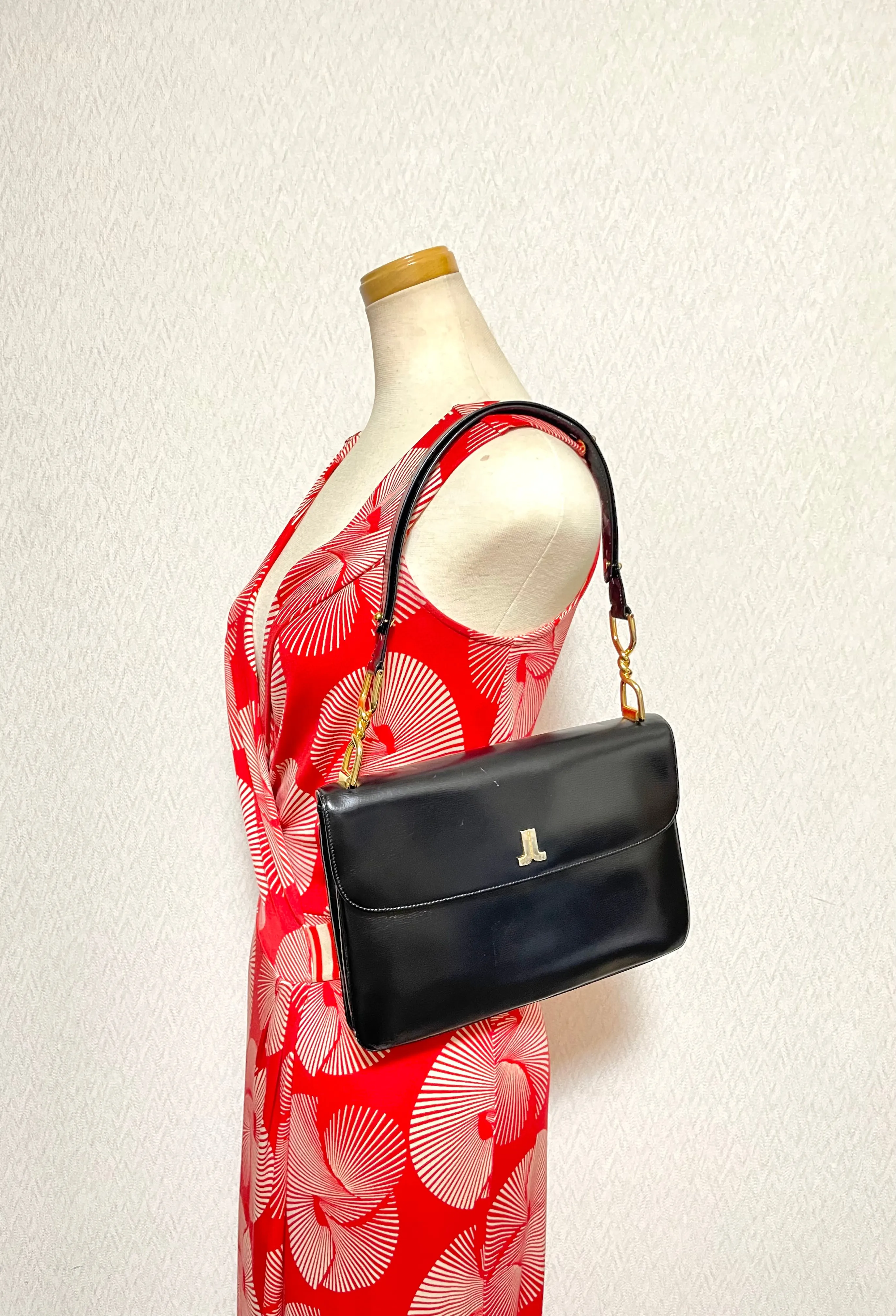 Vintage Lanvin black leather shoulder bag with logo motif. Classic masterpiece. 050320r11