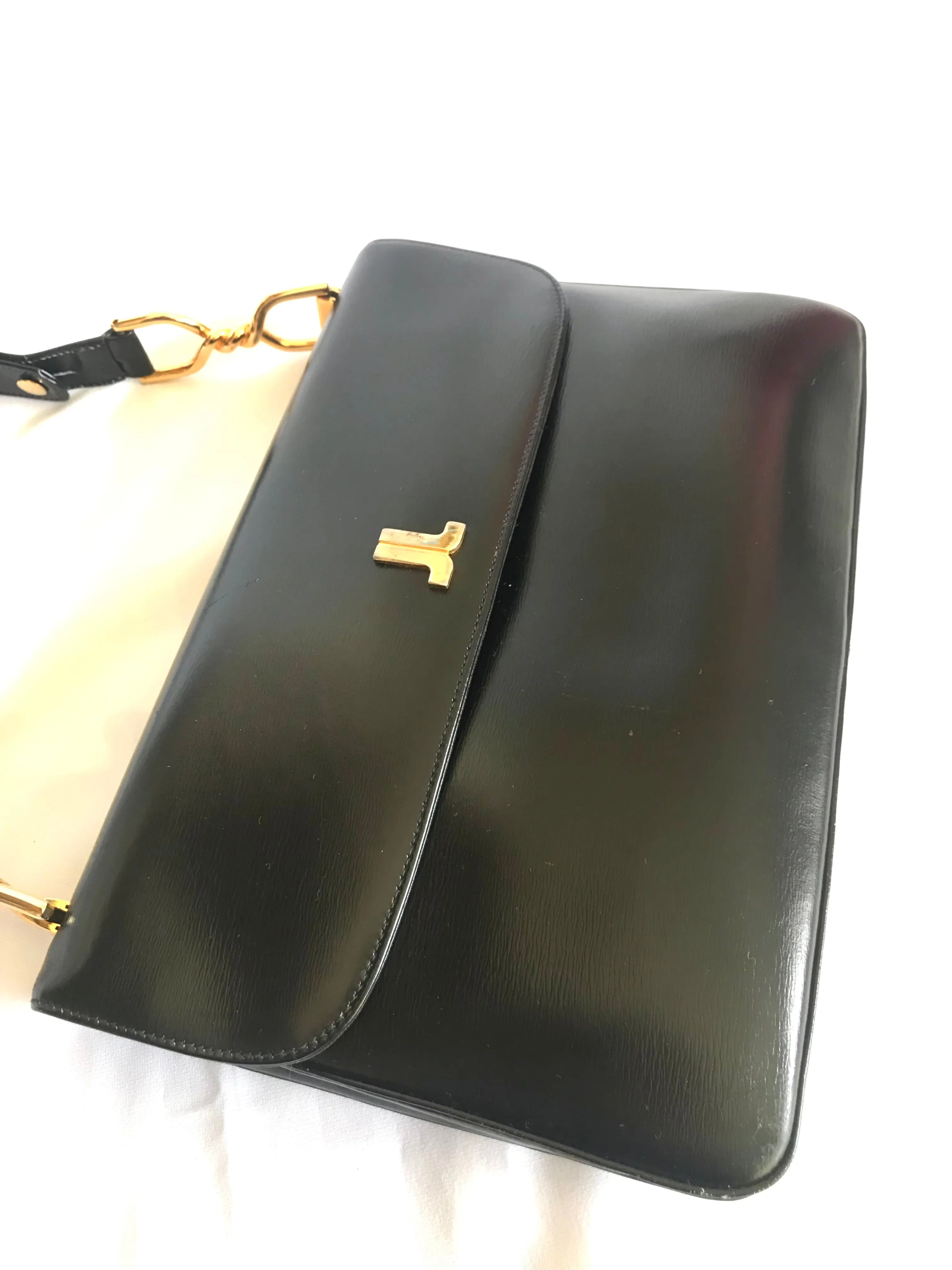 Vintage Lanvin black leather shoulder bag with logo motif. Classic masterpiece. 050320r11