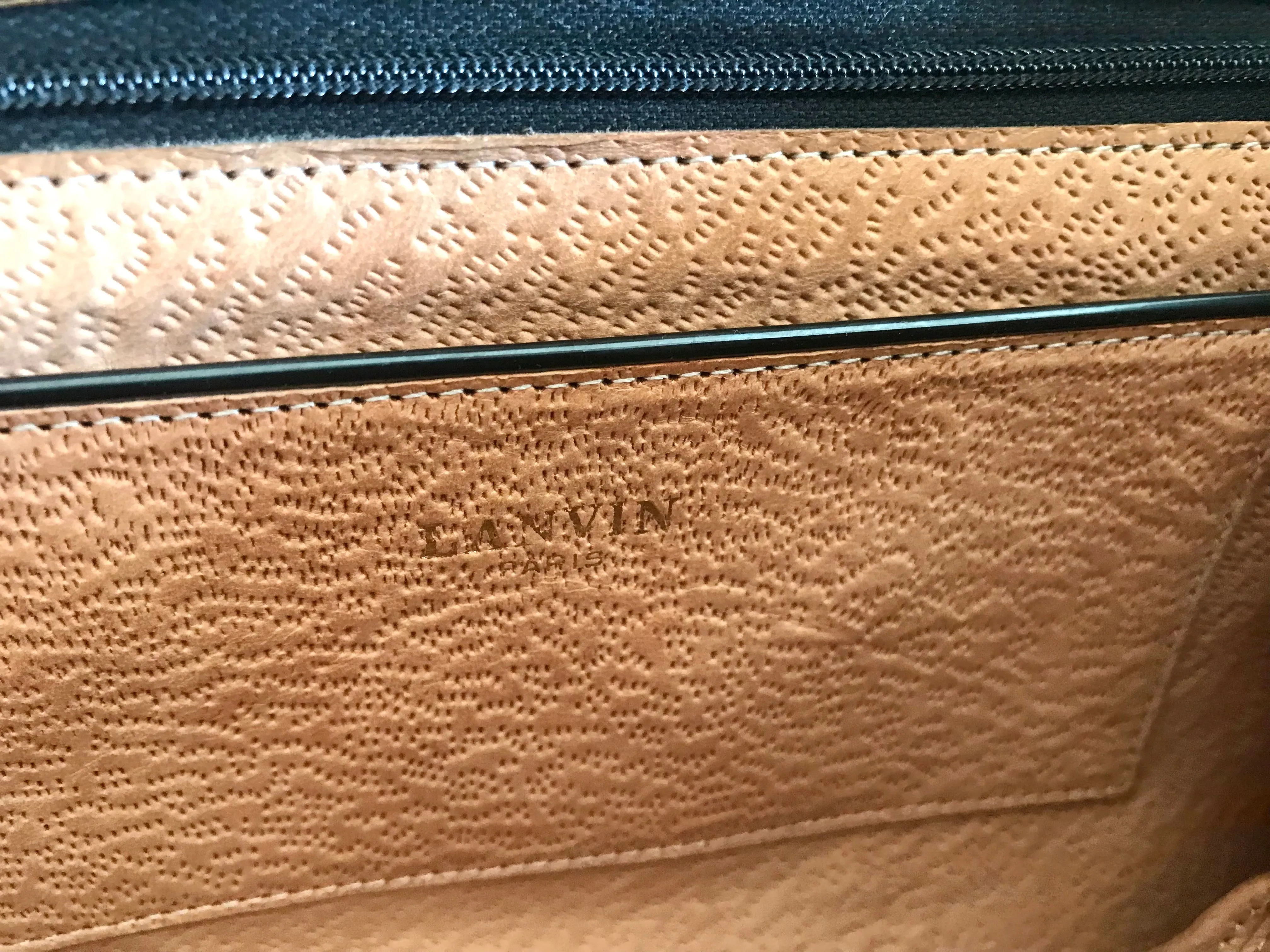 Vintage Lanvin black leather shoulder bag with logo motif. Classic masterpiece. 050320r11