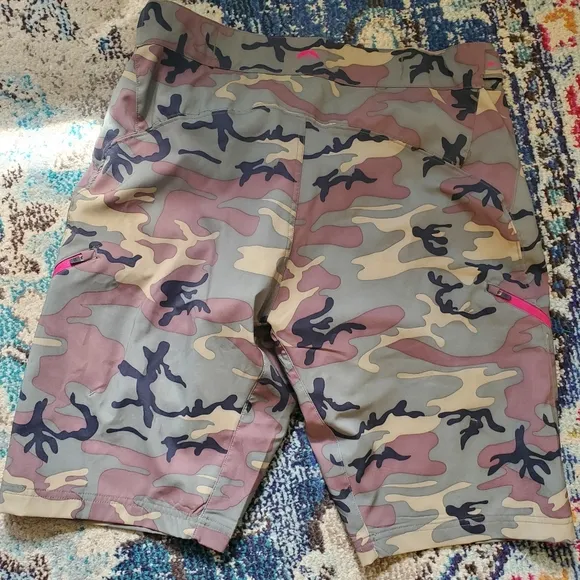 Zoic Womens L Navaeh Camo Shorts Essential Liner Adjustable Waist Biker Tech